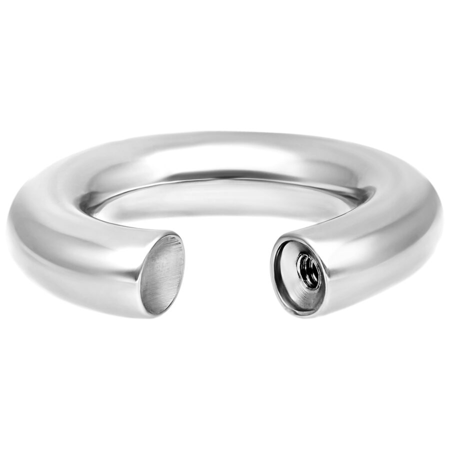 Anillo de rosca plateado con 12mm de diámetro interior y 4mm de grosor sobre fondo blanco