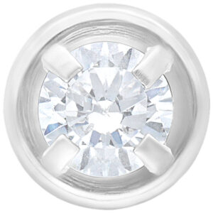 Silberner Labret mit kristallklarem Stein auf weißem Hintergrund