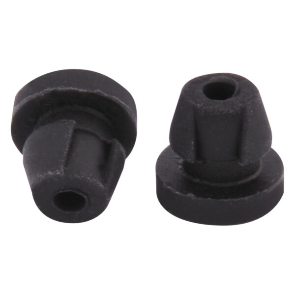 Dos niples de silicona negros sobre fondo blanco, forma cilíndrica