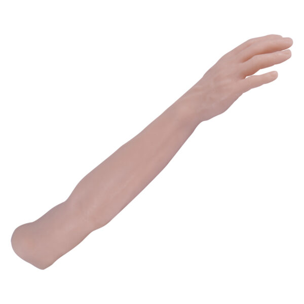 Brazo de práctica de tatuaje de silicona beige para diestros sobre fondo blanco