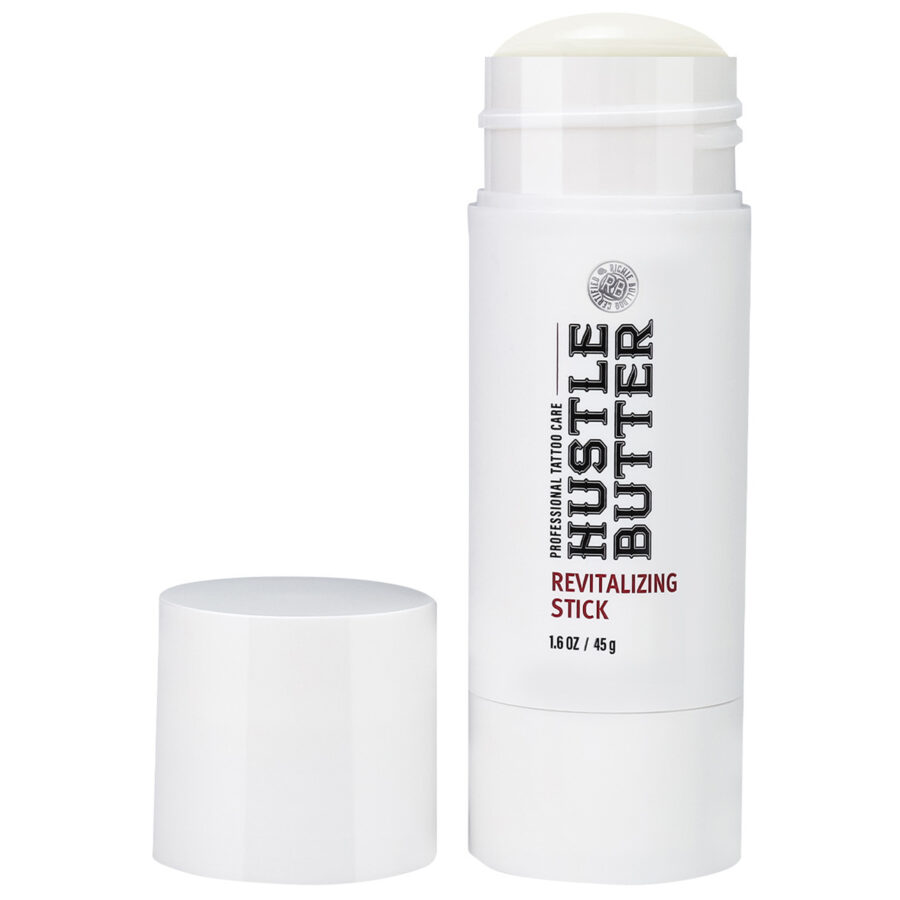 Hustle Butter Revitalizing Stick sobre fondo blanco con la tapa quitada