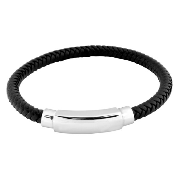 Pulsera de cuero trenzado negro con cierre de acero brillante sobre fondo blanco