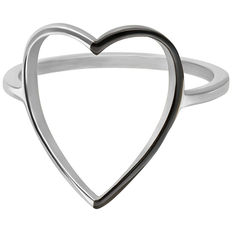 Anillo de corazón plateado de 17,0 mm sobre fondo blanco