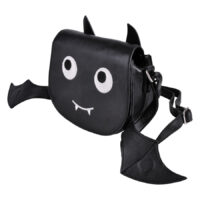 Schwarze Tasche in Fledermausform aus Kunstleder mit Flügeln und Ohren auf weißem Hintergrund