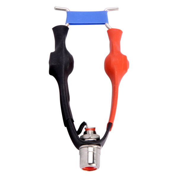 Adaptador RCA con cables rojos y negros sobre fondo blanco