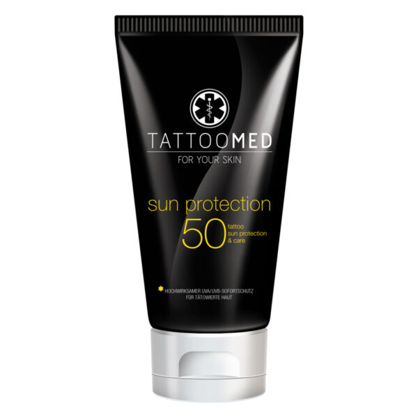 Tubo negro de TattooMed® Sun Protection SPF50 sobre fondo blanco