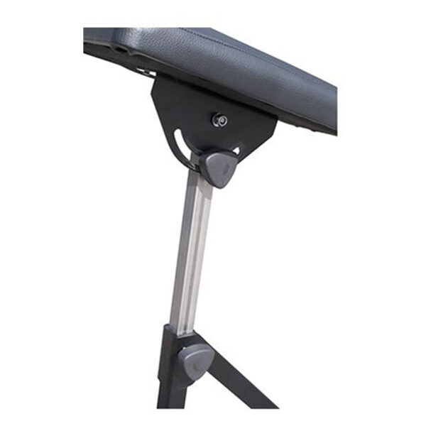 Reposabrazos negro con estructura de metal ajustable sobre fondo blanco
