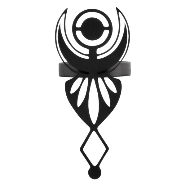 Anillo negro con símbolo Wicca, de acero quirúrgico, sobre fondo blanco