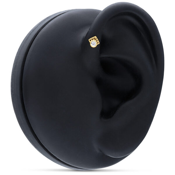 Colgante dorado 14K con cristal claro en modelo de oreja negro