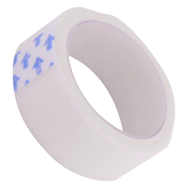 Rollo de cinta blanca con flechas azules sobre fondo blanco