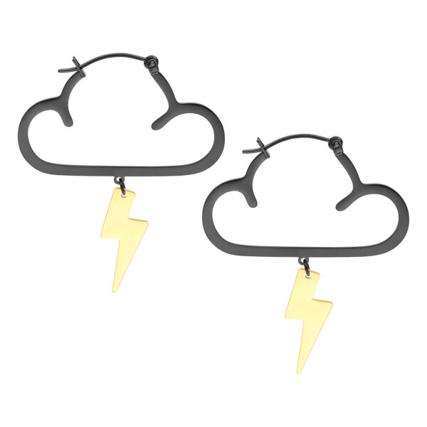 Pendientes negros en forma de nube con colgantes de rayos dorados sobre fondo blanco