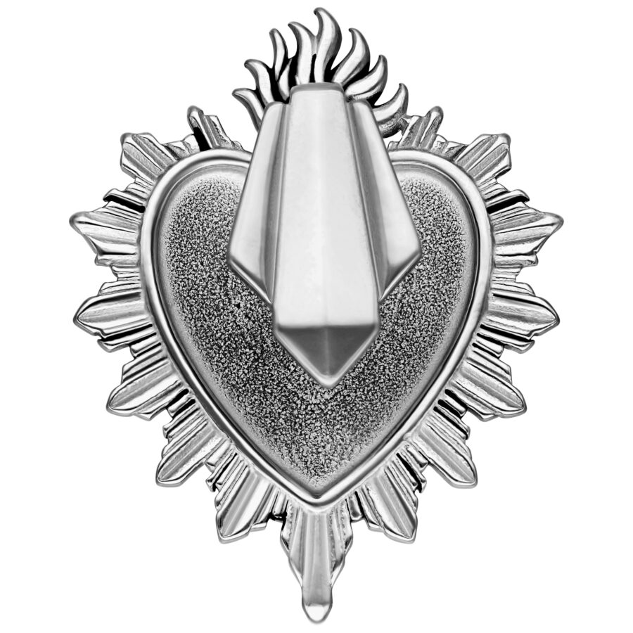 Sacred Heart pesos para orejas plateados de acero quirúrgico sobre fondo blanco