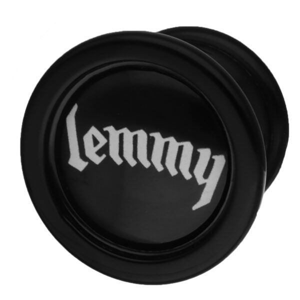 Plug negro con la inscripción 'lemmy' en blanco sobre fondo negro