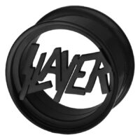 Túnel negro con logo de Slayer de acero quirúrgico sobre fondo blanco