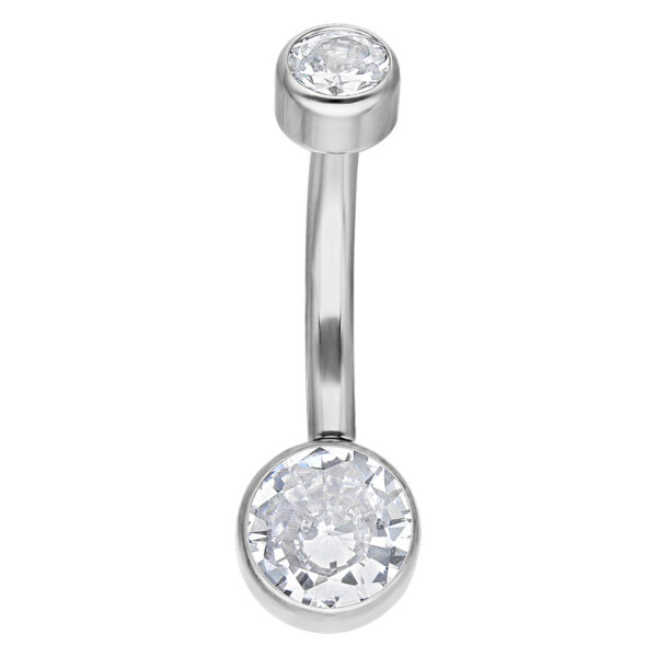 Piercing Bananabell de plata con dos cristales claros sobre fondo blanco