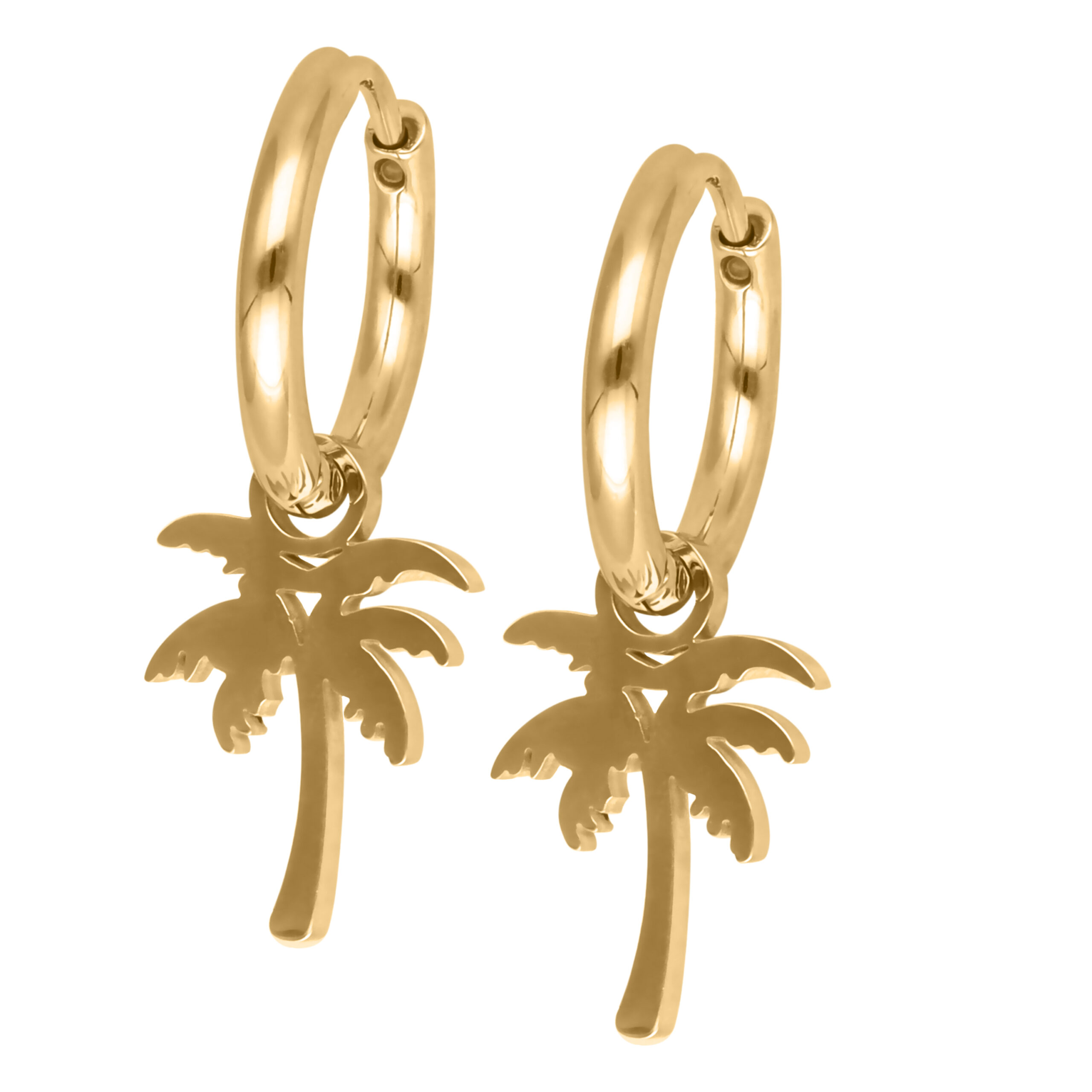 Aros dorados con colgante de palmera sobre fondo blanco