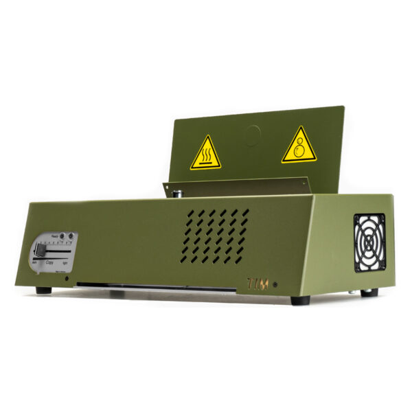 Copiadora térmica verde TIM con ventilador y panel de control sobre fondo blanco