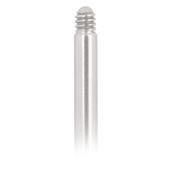 Labret de titan plateado con rosca externa sobre fondo blanco