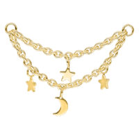 Cadena de piercing dorada con colgantes de luna y estrellas sobre fondo blanco