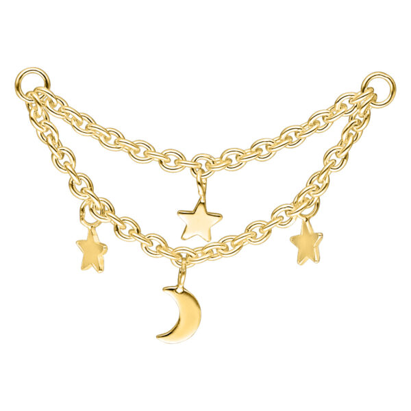 Cadena de piercing dorada con colgantes de luna y estrellas sobre fondo blanco