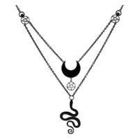 Cadena negra de dos hileras de acero quirúrgico con colgantes de luna y serpiente sobre fondo blanco