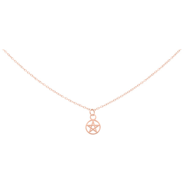 Elegante Kette in Roségold mit kleinem Pentagramm-Anhänger auf weißem Hintergrund
