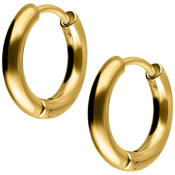 Par de aros dorados de acero quirúrgico, 10 mm de diámetro interno, sobre fondo blanco