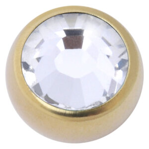 Goldene Kugel mit kristallklarem Schmuckstein auf weißem Hintergrund