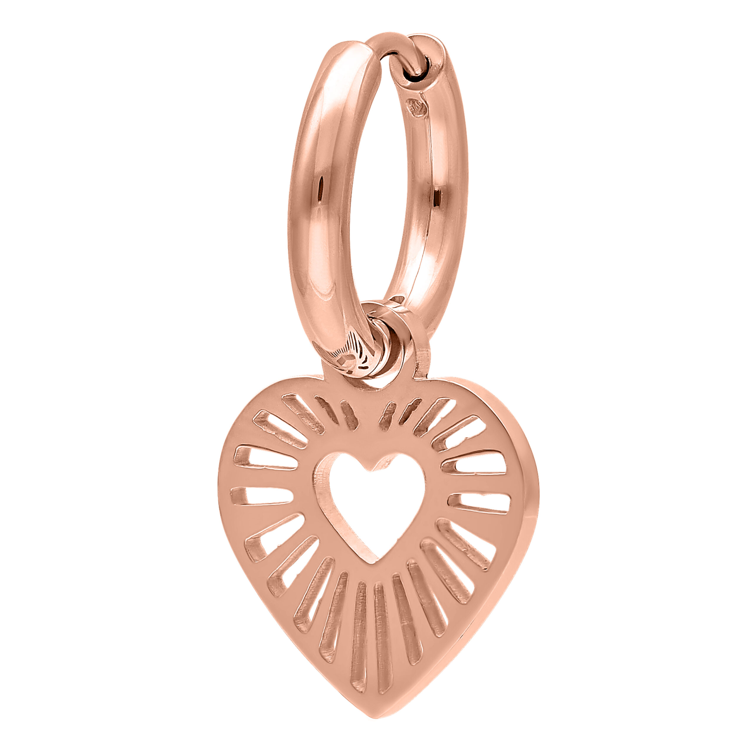 Roségoldene Ohrringe in Herzform mit Klappverschluss auf weißem Hintergrund