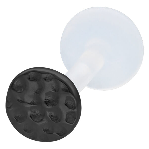 Labret negro Hammered Circle con Push Fit sobre fondo blanco