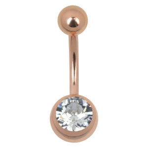 Roségoldenes Bauchnabelpiercing mit kristallklarem Stein auf weißem Hintergrund