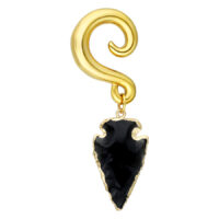 Peso de oreja dorado con colgante de obsidiana negra sobre fondo blanco