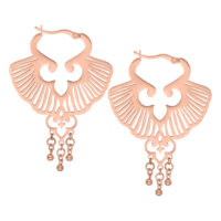 Roségoldene Ginkgo Leaf Ohrringe mit filigranem Design auf weißem Hintergrund