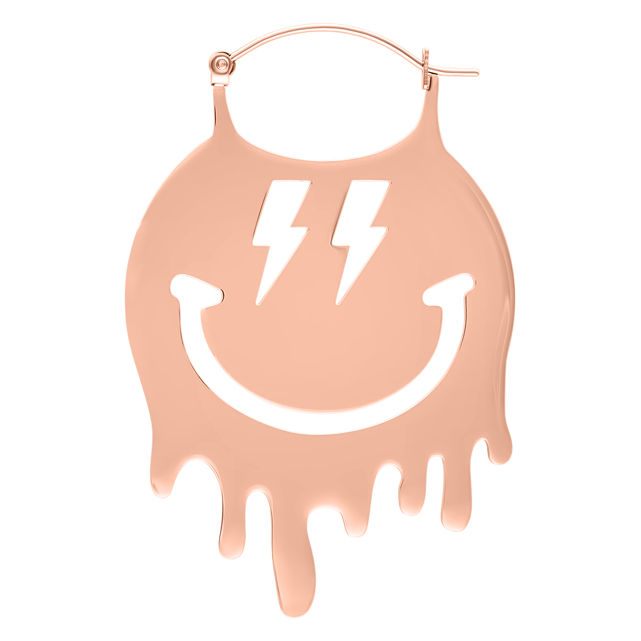 Roségoldene Smiley Hoops Ohrringe Große roségoldene Ohrringe mit Smiley-Motiv auf weißem Hintergrund