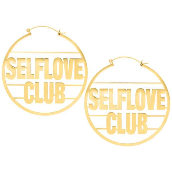 Aros dorados Selflove Club sobre fondo blanco