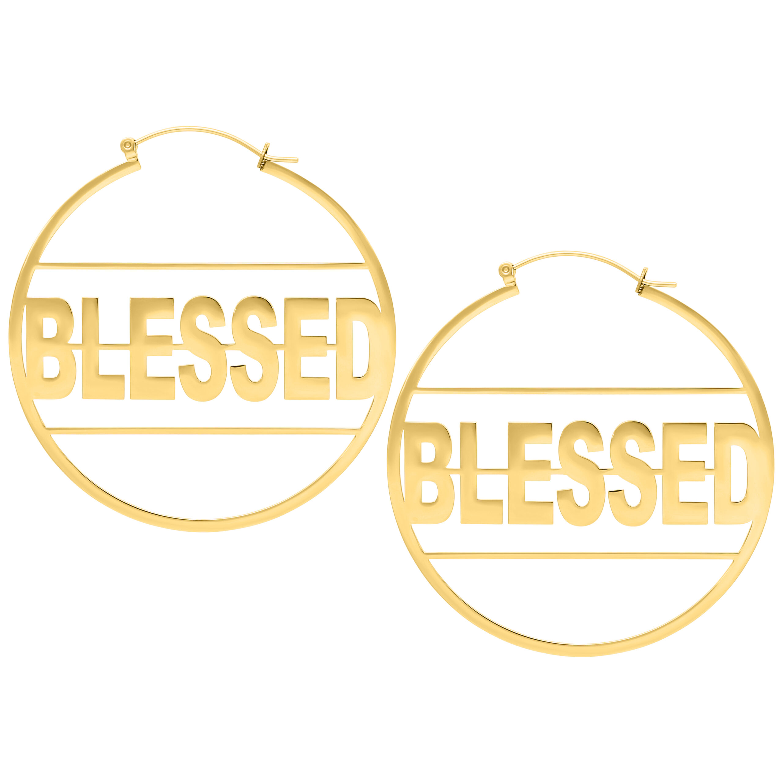 Dos pendientes dorados brillantes con la inscripción 'Blessed' sobre fondo blanco