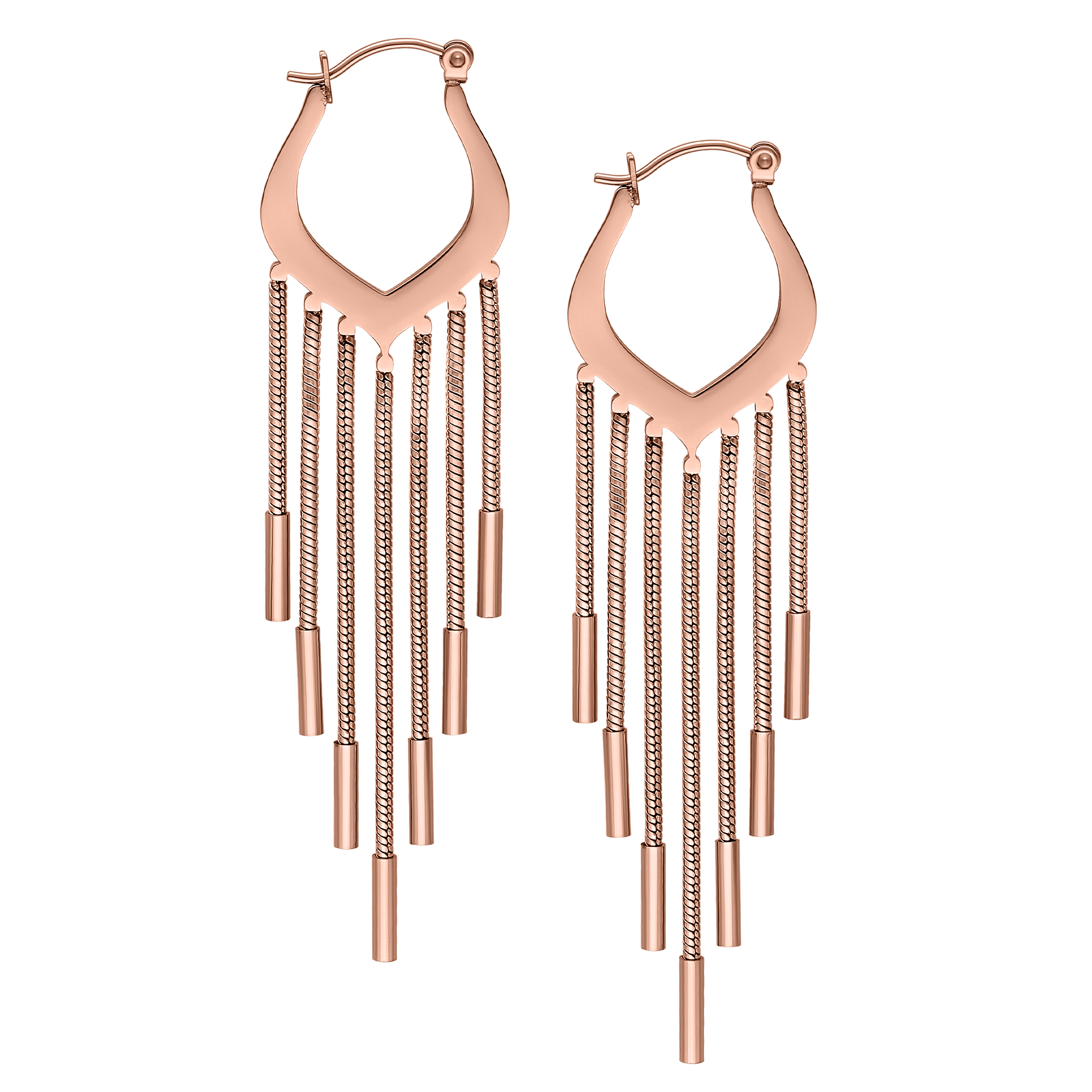 Roségoldene Ohrringe mit Schlangenkettendetails auf weißem Hintergrund