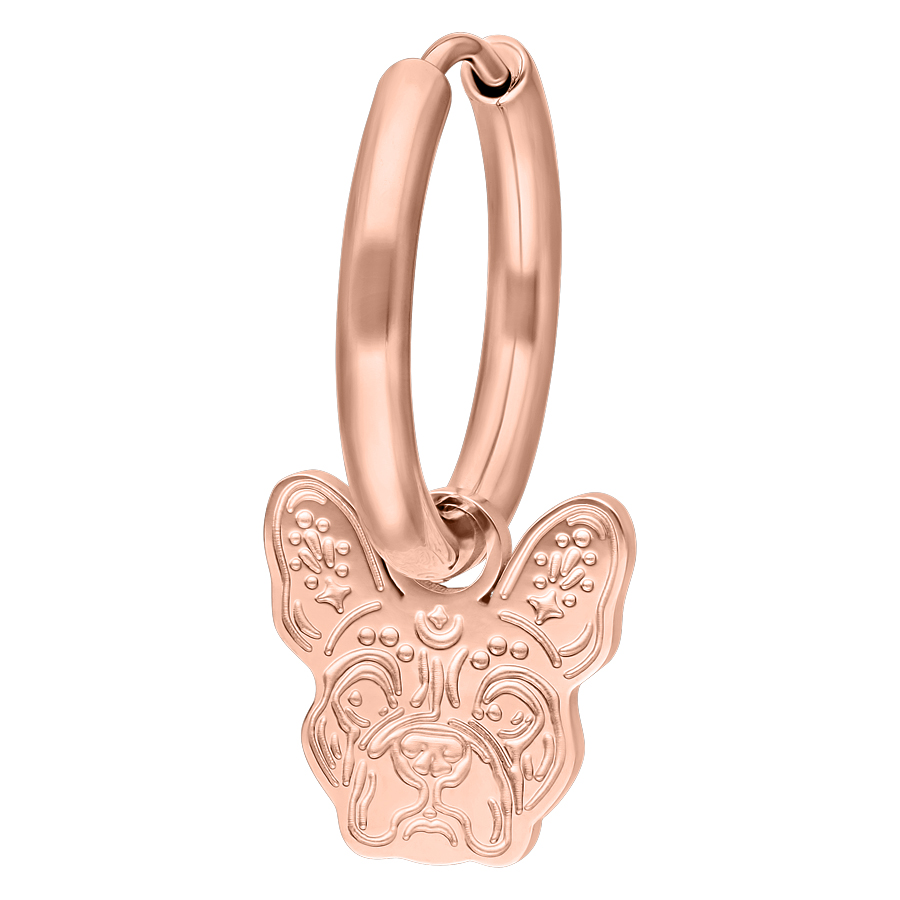 Roségoldene Creolen mit Bulldoggen-Anhänger auf weißem Hintergrund