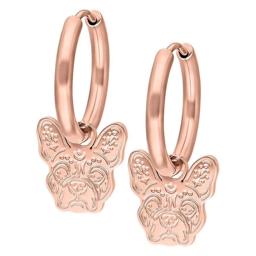 Roségoldene Creolen mit Bulldoggen-Anhängern auf weißem Hintergrund