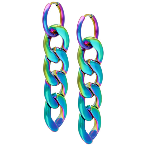 Dos aros chunky coloridos de acero inoxidable sobre fondo blanco