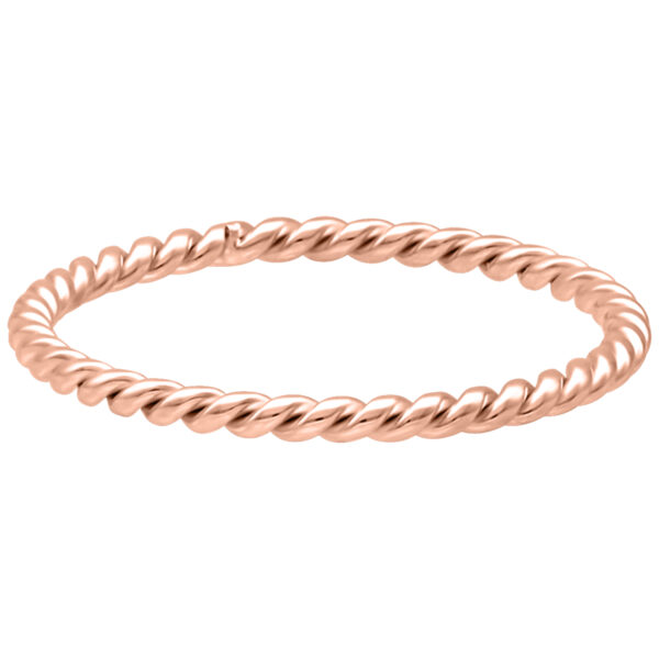 Anillo torcido de oro rosa de acero quirúrgico sobre fondo blanco