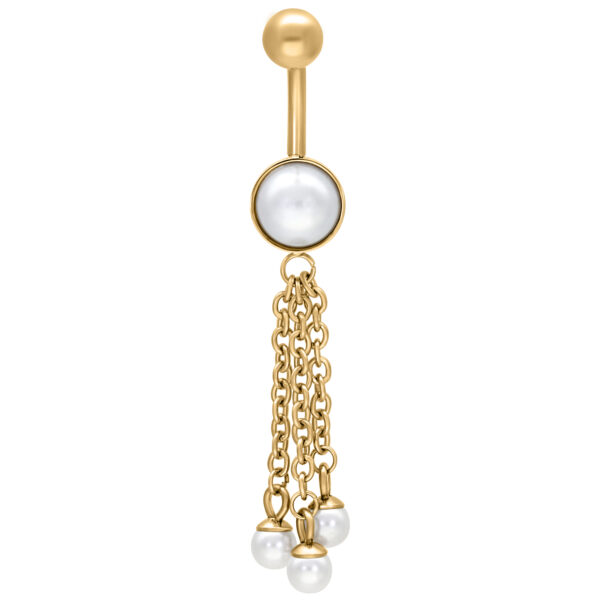 Piercing de ombligo dorado con cadenas y perlas sobre fondo blanco