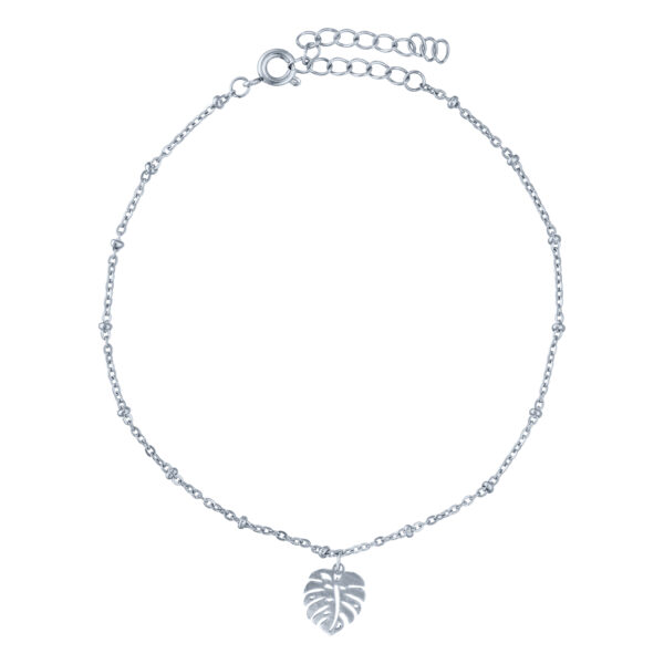 Tobillera de plata delicada con colgante de Monstera sobre fondo blanco
