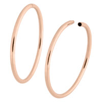 Roségoldene Hollowed Hoops aus Chirurgenstahl Zwei roségoldene Hoops aus Chirurgenstahl 316L auf weißem Hintergrund