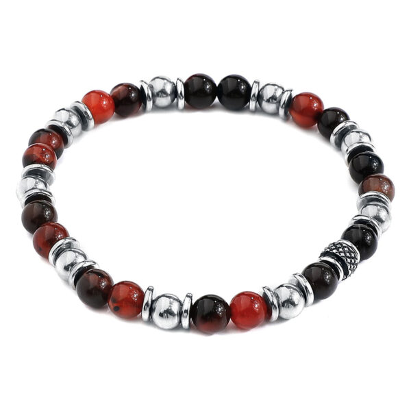 Pulsera de piedras rojas y negras con acero quirúrgico plateado sobre fondo blanco