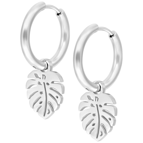 Aros de monstera plateados de acero quirúrgico sobre fondo blanco