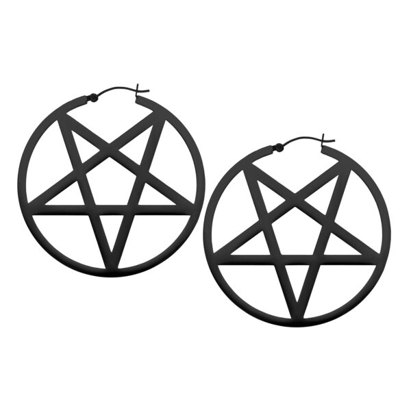 Dos pendientes de pentagrama negros de acero quirúrgico sobre fondo blanco