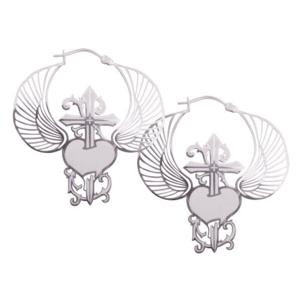 Aros colgantes negros con corazón alado y daga sobre fondo blanco