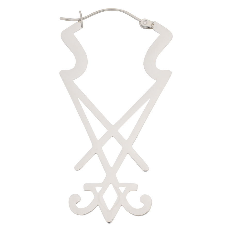 Silberne Sigil of Lucifer Ohrringe mit Klappverschluss auf weißem Hintergrund