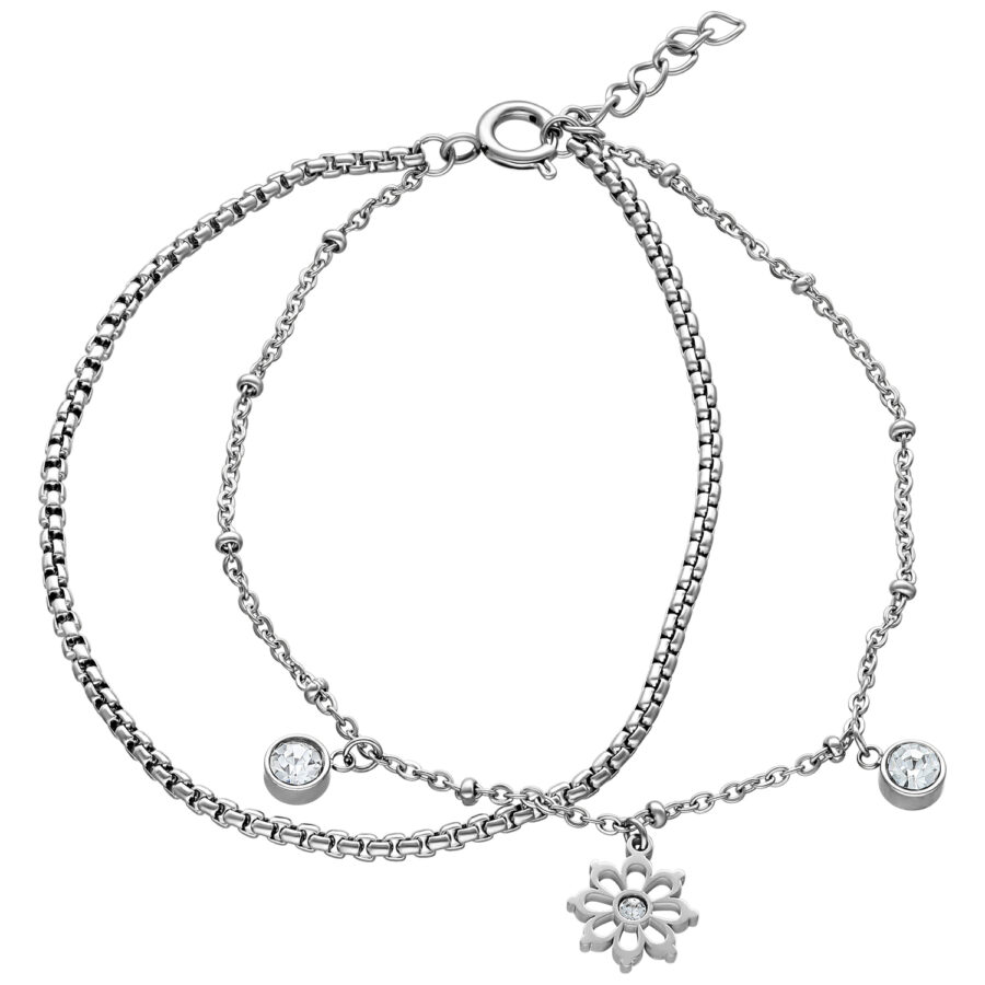 Pulsera delicada en plata con colgante de flores y cristales sobre fondo blanco